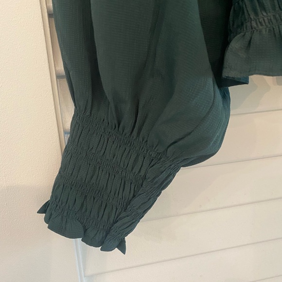 Elegant Green Smocked Madewell Women's Top - Picture 3 of 7